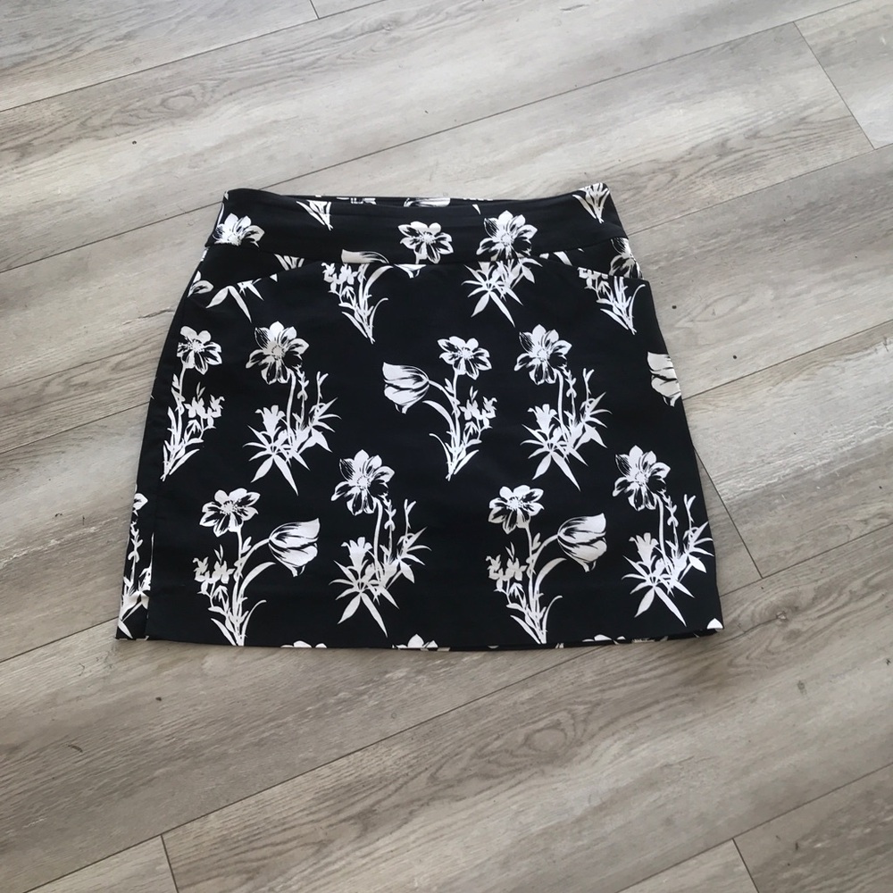 Charter club skort women’s floral black & white L